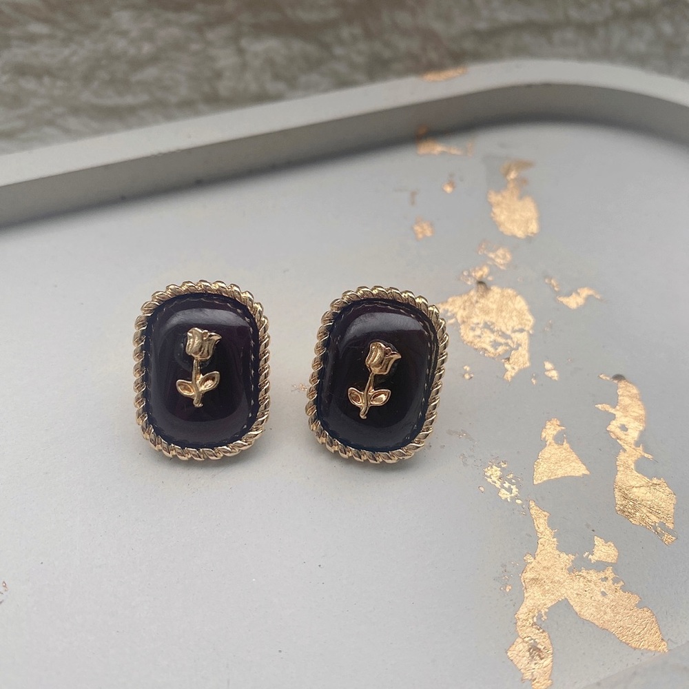 ✨Vintage Burgundy Rose Earring